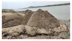 Badwani News: प्रशासन की सख्ती के बाद भी अवैध रेत खनन जारी, खनिज विभाग के अधिकारियों पर खड़े हो रहे कई सवाल
