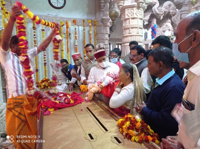 Mandsor News: कर्नाटक के राज्यपाल थावरचंद गहलोत पंहुचे होली हनुमानजी मंदिर