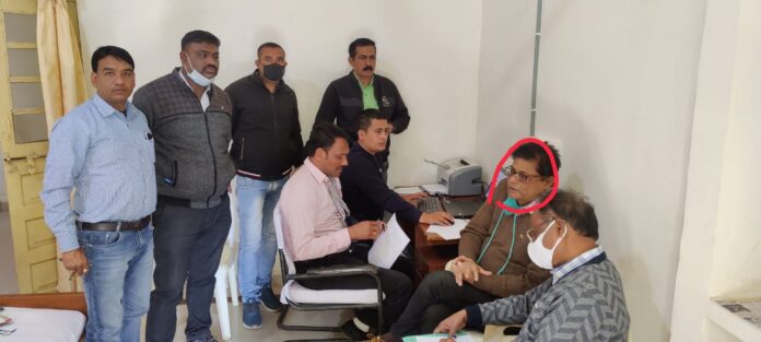 Lokayukt Trap: ₹10000 की रिश्वत लेते BMO गिरफ्तार