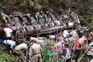 Uttarakhand Bus Accident: विशेष विमान से खजुराहो एयरपोर्ट पहुंचे मृतकों के शव, शवों के साथ ही आए वीडी शर्मा