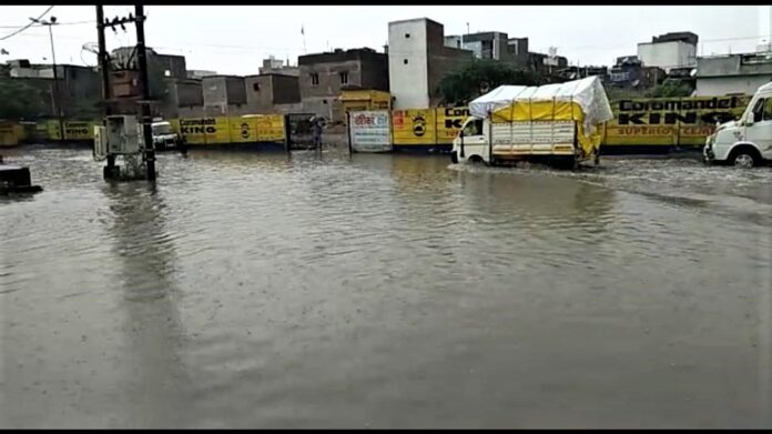 Weather Update : इंदौर में बारिश औसत पूरा, अब जो पानी गिरेगा वो बोनस!
