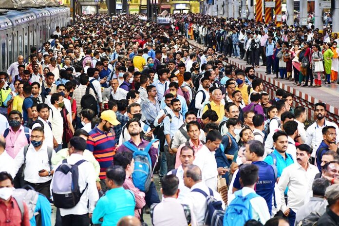 World Population : आज हम हो गए 8 अरब, चीन से भारत थोड़ा ही पीछे!