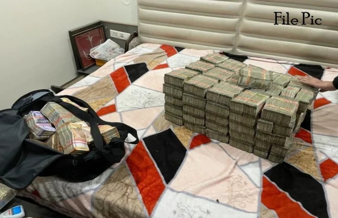 Police got 2.76 Crore Rupees in Cash