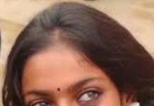 हाई कोर्ट पहुंची महाकुंभ वायरल गर्ल, NHRC बोला- अब तक नहीं मिला जवाब Monalisa Left Mahakumbh: खूबसूरत आंखों से चर्चा में आई मोनालिसा ने छोड़ा महाकुंभ! जानिए वजह!
