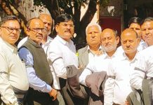 यहां के वकील बांह पर काली पट्टी बांधकर करेंगे कार्य, समाजहित में लिया फैसला