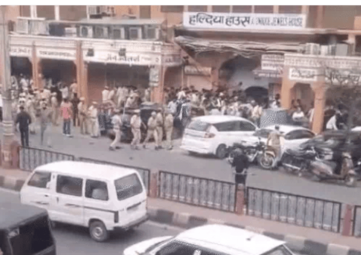 Controversy over putting up posters late at night in Jaipur's Johari Bazaar, FIR filed against Balmukund Acharya!