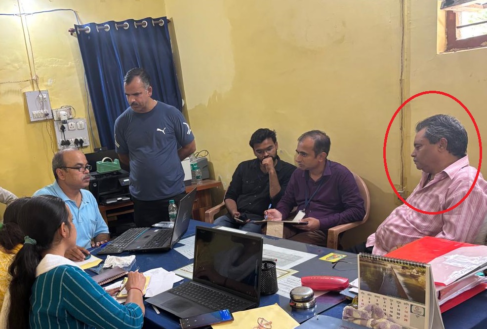 EOW Trap: सागर में ज्वाइंट रजिस्ट्रार 50 हजार की रिश्वत लेते रंगे हाथों गिरफ्तार