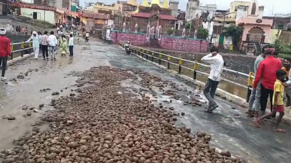 26e8k6kk pandhurna gotmar mela Goatmar Fair Pandhurna