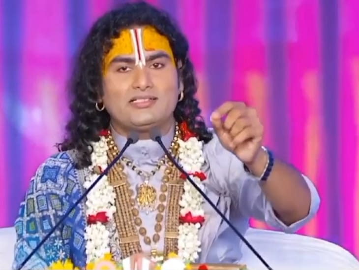 Mathura: Aniruddhacharya on Semi-nudity: Mathura: Aniruddhacharya on Semi-nudity: