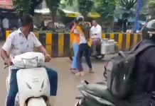 Helmet Fight : हेलमेट को लेकर पेट्रोल पंप पर दो युवतियों में विवाद के बाद मारपीट, घटना का वीडियो वायरल!