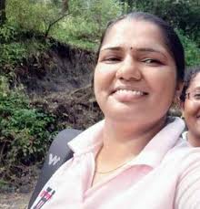 Kissa-A-IAS: IAS Pushplata Yadav: पति ने संभाला बच्चा, गृहिणी से IAS तक का प्रेरणादायक सफर