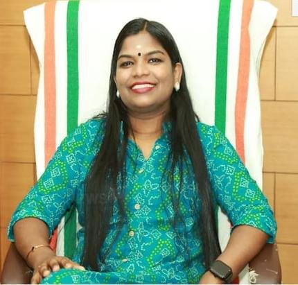 Kissa-A-IAS:IAS Sreedhanya Suresh: इस राज्य की पहली आदिवासी महिला बनी IAS, माता-पिता मनरेगा में करते थे मजदूरी