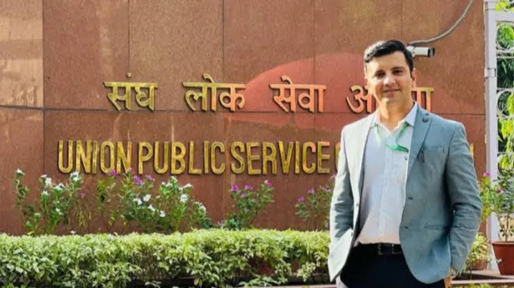 Kissa-A-IAS : IAS Vijay Vardhan: एक विलक्षण संघर्ष यात्रा- 35 असफलता के बाद IPS, फिर IAS