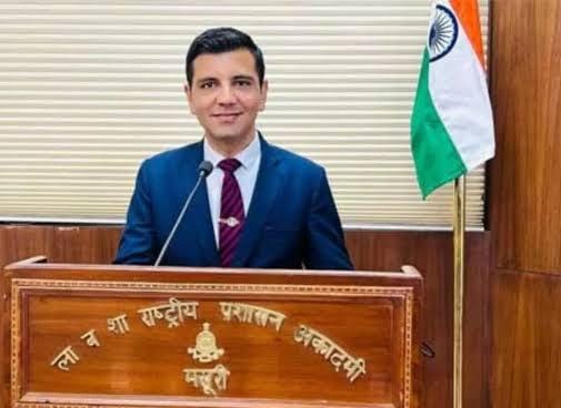 Kissa-A-IAS : IAS Vijay Vardhan: एक विलक्षण संघर्ष यात्रा- 35 असफलता के बाद IPS, फिर IAS