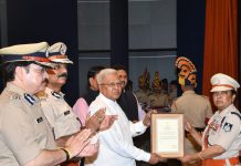 ASP Anjana Tiwari: राष्ट्रपति के पुलिस पदक से अलंकृत अंजना तिवारी को राज्यपाल ने भी प्रशंसा पत्र देकर सम्मानित किया