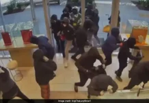 कैलिफोर्निया में दिनदहाड़े भारतीय ज्वैलर्स के शोरूम में एक मिलियन डॉलर की ज्वैलरी की लूट।