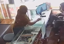 Viral Video: दुकानदार की आंखों में डाली मिर्च, करना चाहती थी लूट, दुकानदार ने हिम्मत नहीं हारी