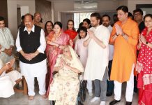 आचार्य नित्यसेन सूरीश्वर जी मसा कैबिनेट मंत्री चेतन्य काश्यप के निवास पर “पगलिये” करने आए!