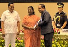 राष्ट्रपति श्रीमती द्रौपदी मुर्मु ने रायपुर कलेक्टर और निगम आयुक्त को किया सम्मानित,जल संरक्षण के क्षेत्र में किए गए उल्लेखनीय कार्य के लिए मिला सम्मान