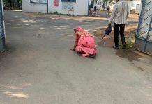 नाबालिग बेटी की तलाश में दंडवत करते हुए SP ऑफिस पहुंची मां