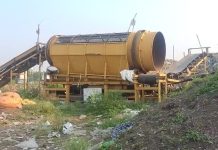 वेस्ट मैनेजमेंट मशीन की डेढ़ साल से काम नहीं करने पर कचरे का ढेर लगा