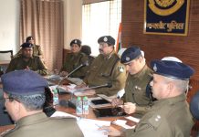 ADGP एवं IG उज्जैन जोन द्वारा पुलिस कंट्रोल रूम पर ली गई अपराध समीक्षा बैठक