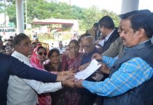 IAS संतोष वर्मा की ब्राह्मण समाज की माता-बहनों पर आपत्तिजनक टिप्पणी से नाराज ब्राह्मण समाज, कलेक्टर को सीएम के नाम सौंपा ज्ञापन!