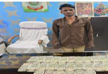 मजदूर के घर पर मिली नोटों की गड्डियां, पति ने कहा पत्नी लेकर आई,पत्नी घरों में बर्तन धोने का काम करती है!