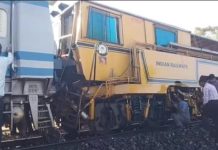 Train Accident Near Neemach : रेलवे ट्रैक मशीन का इंजन खड़ी पॉवर वैगन से टकराया, 4 घायल, इंजन के परखच्चे उड़े, रतलाम DRM अश्वनी कुमार पहुंचे मौके पर!