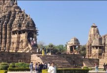 खजुराहो के मंदिरों में लगी हाइड्रोलिक सीजर लिफ्ट