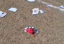 पुरस्कार के रूप में नगद राशि नहीं दिए जाने पर खिलाड़ियों ने सर्टिफिकेट फाड़ कर मेडल जमीन पर फेंक दिए