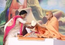 रतलाम की श्रीमती सीमा प्रभु ने नोकरी से मिला सेवानिवृत्ति का फंड अवधेशानन्द गिरि जी की कथा आयोजकों को किया समर्पित!