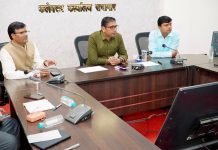 Ujjain News: संभाग आयुक्त और मेला अधिकारी आशीष सिंह ने सिंहस्थ कार्यों की समीक्षा की