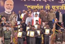 मुख्यमंत्री डॉ मोहन यादव के समक्ष बालाघाट में 77 लाख के 10 ईनामी नक्सलियों ने किया सरेंडर