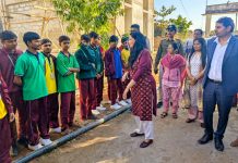 Collector Neetu Mathur अचानक पहुंचीं एकलव्य विद्यालय उमराली: अव्यवस्था और छात्रों के आक्रोश की मिली थी सूचना
