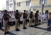Late Omprakash Solanki Was Given a Guard of Honour : ओमप्रकाश सोलंकी का गार्ड ऑफ ऑनर सम्मान के साथ किया देहदान!