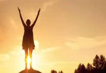 जाड़ों की ‘ठंडी’ धूप में,आँगन में लेट कर.. !!