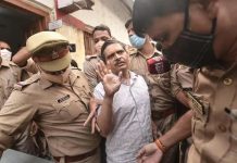 Retired IPS Amitabh Thakur को ट्रेन से उतारकर गिरफ्तार किया: देवरिया भूमि आवंटन मामले में पूछताछ शुरू Retired IPS Amitabh Thakur