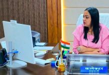 पहले बुरहानपुर, अब बड़वानी में सख्त कार्रवाई: बाबू बना चपरासी