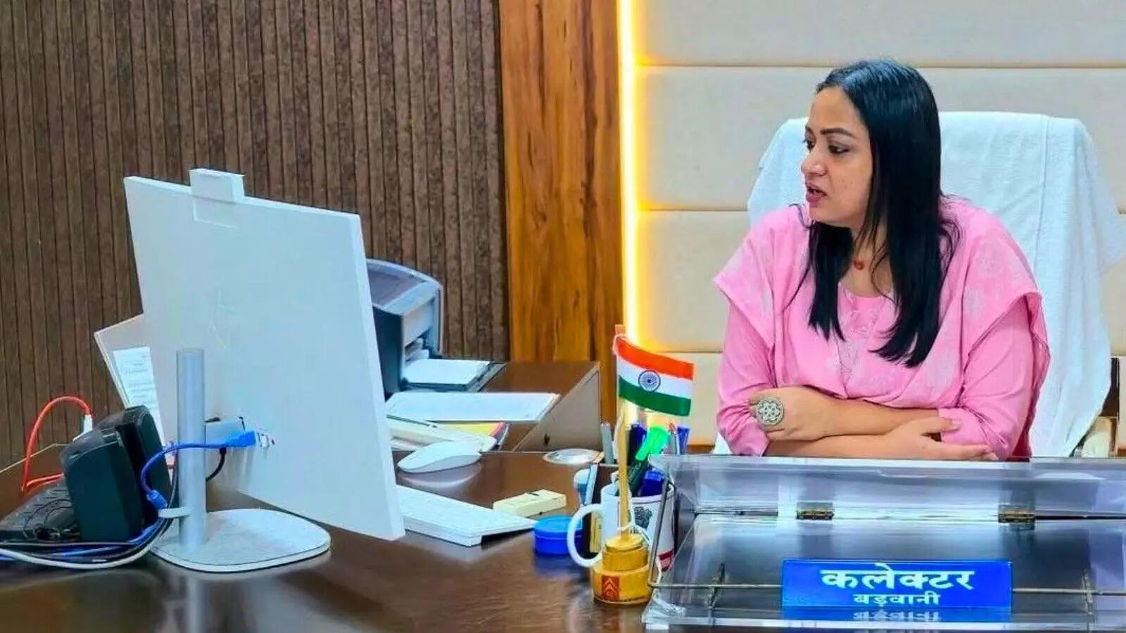 collector-jayati-singh-action