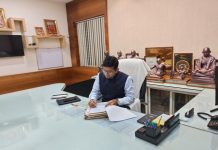 दूषित जल आपूर्ति कांड: IAS क्षितिज सिंघल ने आधी रात इंदौर नगर निगम के आयुक्त का कार्यभार ग्रहण किया, संभाला मोर्चा