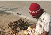 Roadside Funeral : आखिर एक बेबस बाप को नवजात बच्ची का सड़क किनारे ही अंतिम संस्कार क्यों करना पड़ा?