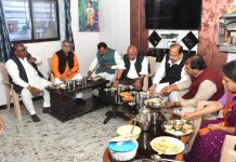 State President Khandelwal had Food at Booth President Residence : प्रदेश अध्यक्ष ने बूथ अध्यक्ष के निवास पहुंचकर किया भोजन!