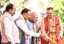 रायपुर साहित्य उत्सव 2026: मुख्यमंत्री साय और उप सभापति हरिवंश ने किया भव्य शुभारंभ: देशभर के 120 साहित्यकार, 42 सत्रों में कर रहे विचार-विमर्श