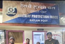 Kuli’s Honesty Became an Example : कुलियों ने गुम हुए बैग को किया मालिक के सुपुर्द!