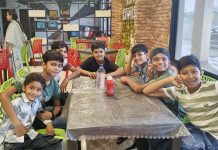 बचपन को बोझ मत बनाइए : उसे उड़ान भरने दीजिए