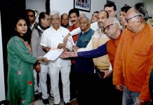 Misbehaviour with Shankaracharya : जगद्गुरु शंकराचार्य श्री अविमुक्तेश्वरानंद जी के साथ हुए दुर्व्यवहार से सनातन धर्मावलमिबयों में गहन आक्रोश!