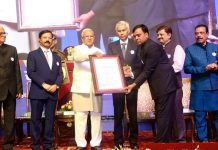 16वां राष्ट्रीय मतदाता दिवस: MP में 3 जिलों के कलेक्टर, एक पूर्व कलेक्टर राज्यपाल के हाथों हुए सम्मानित