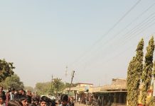 मासूमों का पैदल मार्च! 200 से ज्यादा बच्चे सड़कों पर उतरे, कलेक्टर से शिक्षक की बहाली का लिया वादा