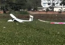 प्रयागराज में भारतीय वायुसेना का प्रशिक्षण विमान तालाब में गिरा, दोनों पायलट सुरक्षित